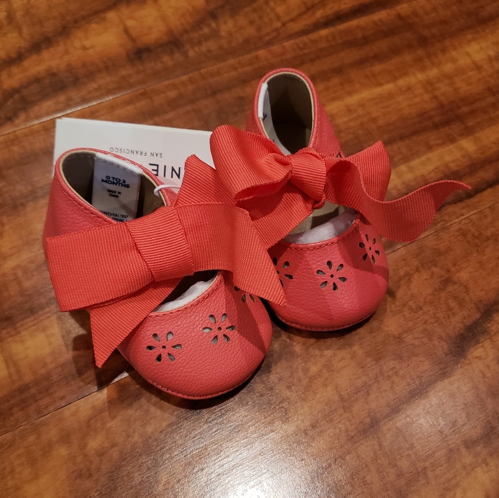 Janie and Jack NWT 0-3 months coral eyelet shoes with ribbon tie size 1
